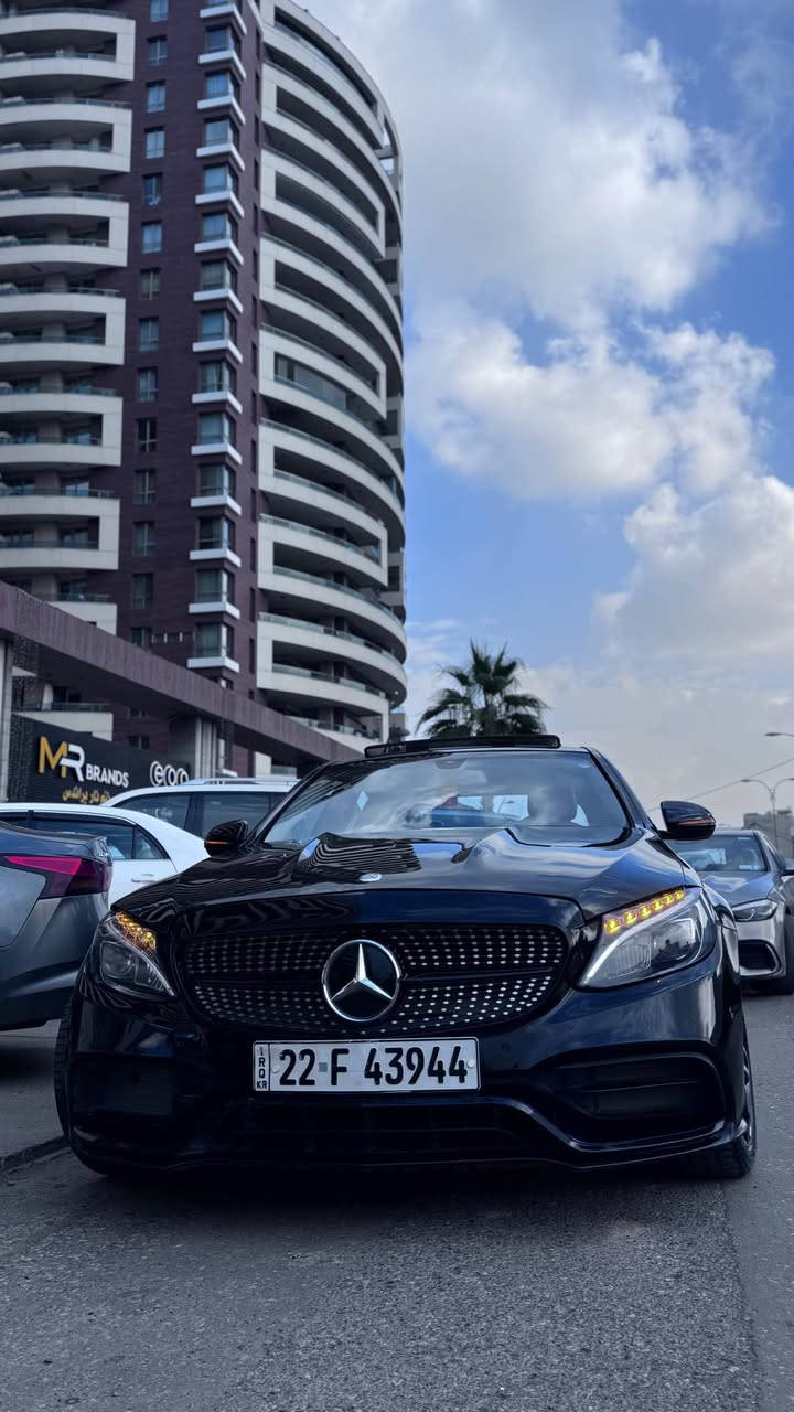 السلام عليكم 
مرسيدس c300 موديل 2016.. رقم اربيل الجديد السيارة حادثها جدا بسيط فقط بنيد محدث ومصبوغ وطرف الجاملغ.. دبل ماوس فول اعلى مواصفات بفئتها.
عليها كت كامل حتى الويل AMG  كير ومحرك وتبريد ممتازات.
للبيع ب220 وبيهه مجال او المراوس بسيارة سعر اقل محتاج فرق وحسب الرغبة.
الاتصال على رقمي ***********
الموقع بغداد المنصور او الدورة. بغداد, العراق
