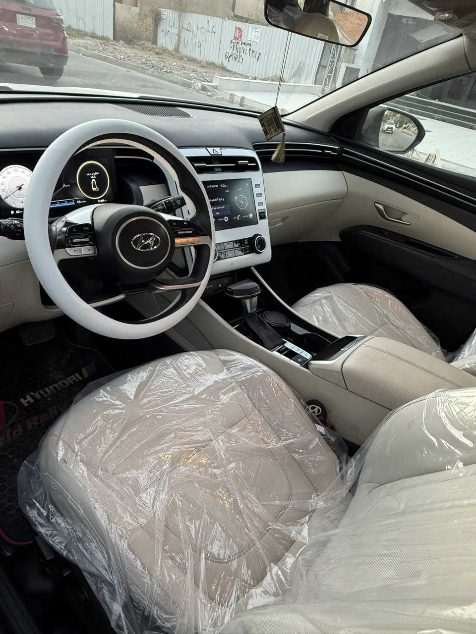 السلام عليكم
توسان 2024 خليجي مكفولة
ماشيه 32 
تشغيل بصمة   
تشغيل عن بعد
سايد بريك دگمة   
كشنات كهرباء
اوتو هولد
بك لايت LED
كروس سرعه
بردات ابواب خلفية
حساسات امامية + خلفية 
تحكم مقود كامل
بصمات عدد 2 
انارة ترحيب
نقطة نزول منحدرات. 
نظام مانع تزحلق 
شاحن موبايل واير ليس  
اشاير بالمري والمري شفط
مخرج AUX + USB‏
وضعيات قيادة
 
مكان بغداد
الشراي يتصل اوواتساب
***********
