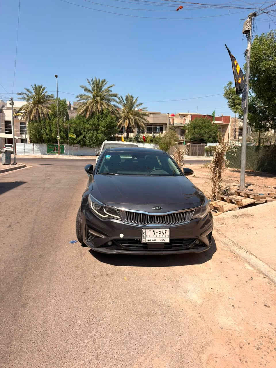 السلام عليكم للبيع كيا اوبتما موديل ١٩ ماشية ٦٤ الف مكينة مبدل قبل شهرين مال زيرو شادلها بنوراما كشن كهرباء سستم صوت لايتات زنون منظومة مال خارجي الحادث مالتها سرقة كل القطع وشادين الها نفس اللون عدى البنيد والجاملغ مصبوغ بدون ايرباك بدون حادث والجاملغ الخلفي بسبب شخط السيارة اي حادث ما بيها المواصفات فول من عدى البصمة والجلد السعر 130 $ ***********
