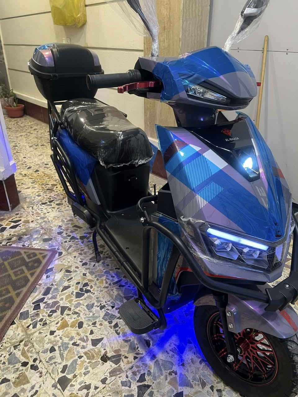 لسلام عليكم ماطور شحن للبيع نوع ماسه شبح موديل ٢٦ بعده زيرو شخط مابي بعده على وضع شركه أربع سرع سرعته ٩٩ دبل إشاره بلاتوث نضام بك رجوع إلى خلف لايت زنون عالي ناصي وياه خوذه لون مميز سعر700 وبي مجال مكان رمادي التأميم شارع نخيل مقابل مدرسه رفاعي ***********
