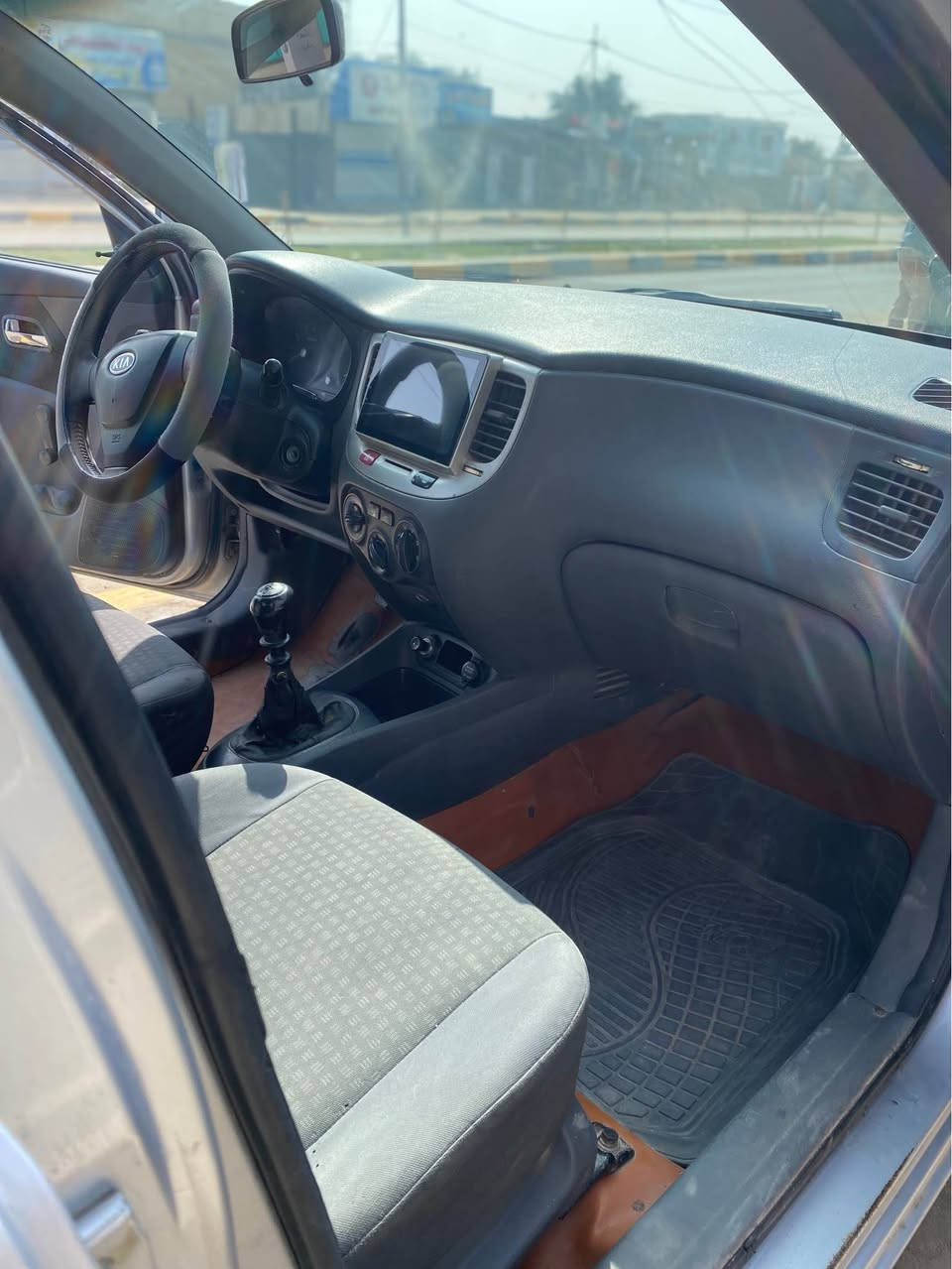 السلام عليكم

كيه ريو للبيع سياره جاهزه للخير كير عادي

مكينه كير حداديه تبريد ثلج ❄️ 

سنويه 31 

تخم تاير جديد 

كهربائيات كله شغاال 

سياره حلوه وجاهزه ظربته جاملغ خلفي جاملغ خلفي ظربته  

مكاني ناصريه مركز 

السعر 60 وبيه مجاال بسيط 

*********** ناصرية, ذي قار
