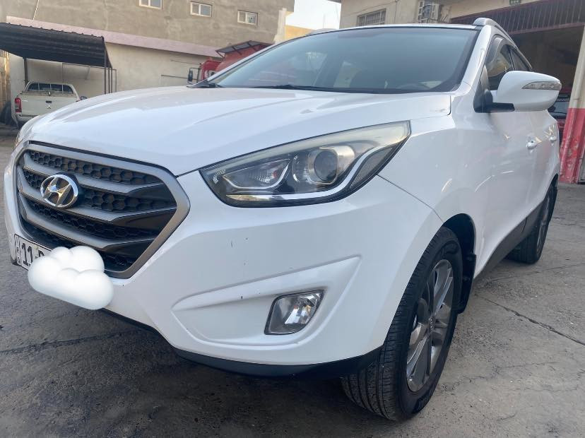 السلام عليكم 
توكسان موديل 2016 
وارد خليجي 
محرك 2000 
كير محرك مكفول 
رقم بغداد الجديد ب اسمي تحويل ثاني يوم
تخم تاير جديد
السيارة نظيفة ونصبتها حلوة
دبل سويج 
بيها فقط طخة بلصندوك موضحة بلسونار
السعر 173  ورقة
العنوان بعقوبة 
***********
