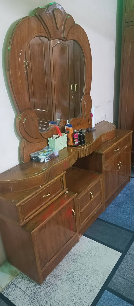 غرفه نوم عراقي تسكام ثقيل كلشش ام 6 ملحق طابقين نضيفه كلش سعر 850 وبي مجال قليل كربلاء حي القادسيه *********** كربلاء, العراق
