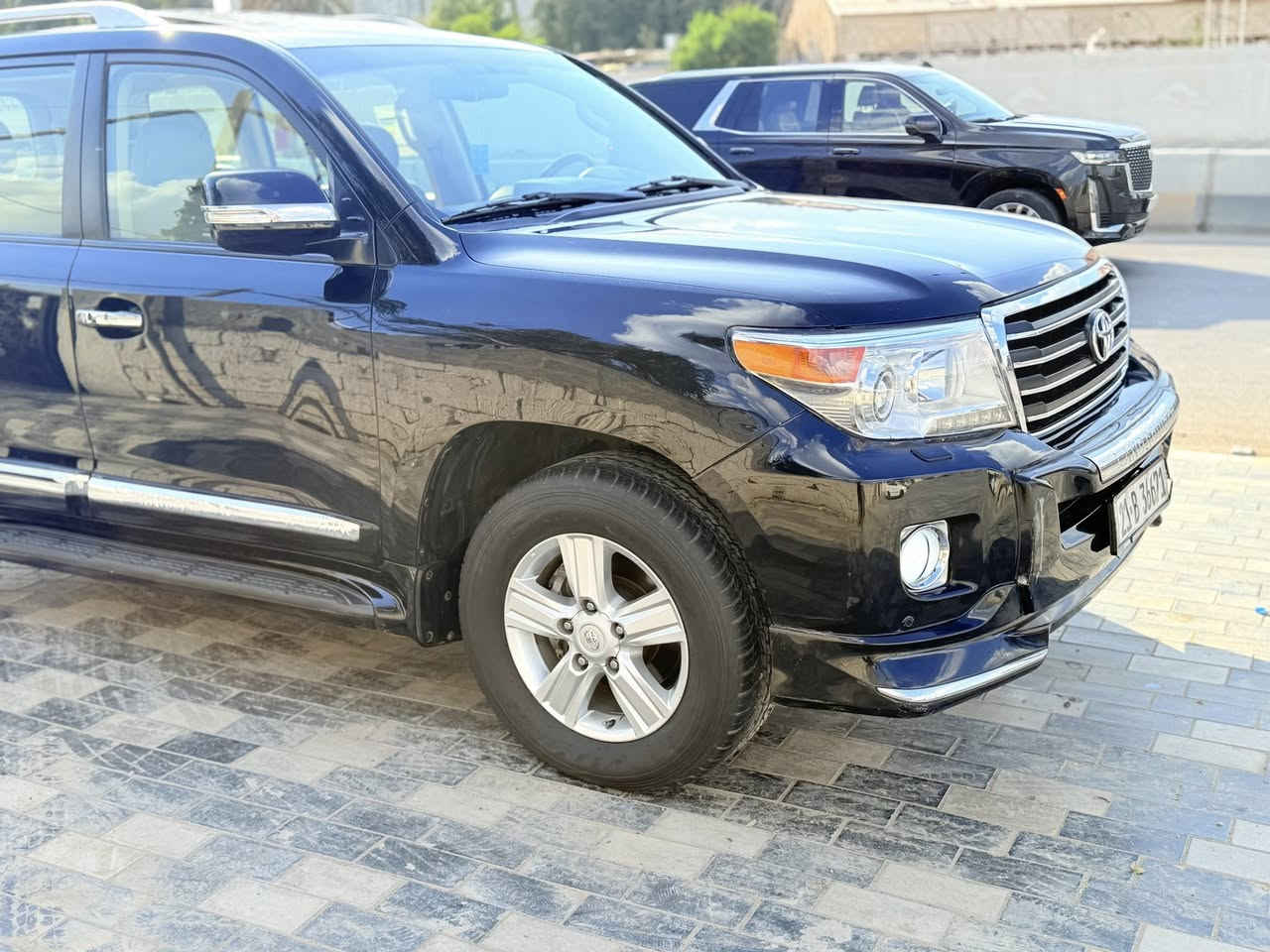 السلام عليكم تيوتا لاندكروز 2013 بريم اصل رقم سليمانيه بأسمي صار 5 سنوات عندي ماشيه 165 الف كيلو حقيقي 
مكفوله من الضرر والصبغ والرصعات جديده جدا 
ميحتاج اذكر مواصفات البريم معروف السياره أدامه كامله من صدر امامي خلفي من بلكات اصلي شركه وفيت بم هم اصلي 
مؤسسه جاهزه من كلشي مكان السياره بغداد رايدها ب340 ورقه للاتصال
مكان السياره بغداد العطيفيه قرب جامع براثا 
***********
