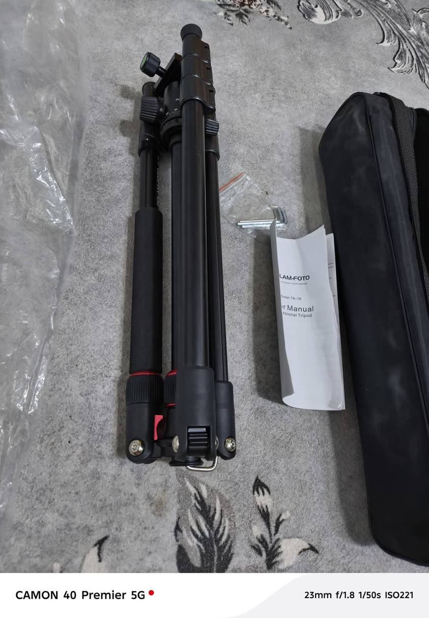 السلام عليكم
للبيع 

ستاند  كاميرا من ماركة (Tripod)  طراز Ulanzi TT31.

المادة: مصنوع من الألومنيوم والبلاستيك.

الوظائف: يعمل كحامل ثلاثي وحامل أحادي (Monopod) في آن واحد.

الرأس: مزود برأس كروي قابل للدوران (Ball Head).

الارتفاع: يصل إلى ارتفاع أقصى يبلغ 177 سم.

قدرة التحمل: يمكنه حمل كاميرات بوزن يصل إلى 4 كجم.

ارتفاعه حيل عالي وبي معيارات زئبقية ( كبان )


**إذا كنت صاحب هذا الإعلان وتريد حذفه لأي سبب، رجاءا أرسل رسالة إلى الدعم الفني**
