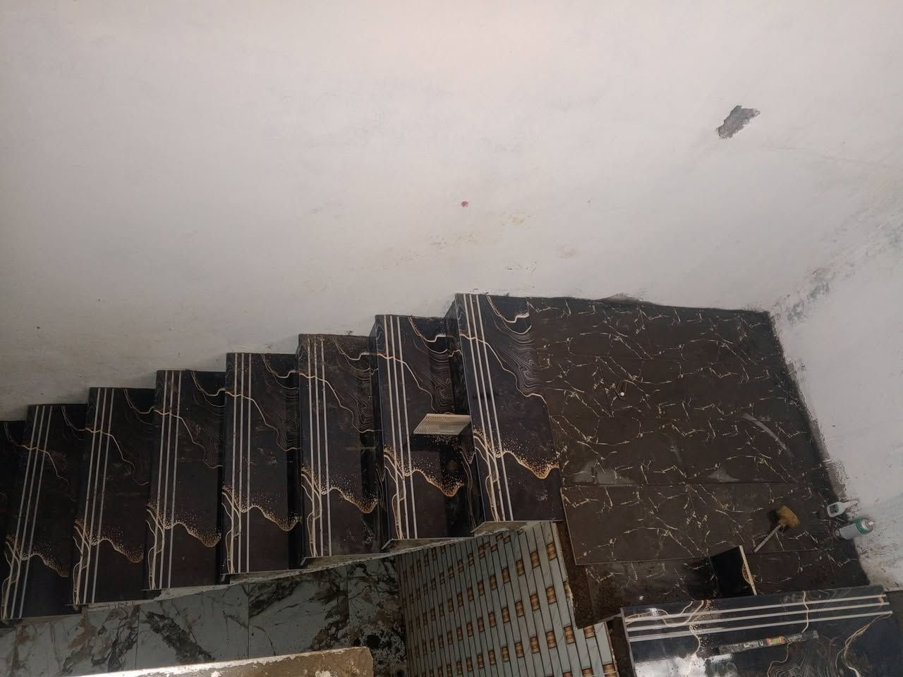 شغل درجه اوله رضيات وجدران مكان العبيدي تصال هذا رقم ***********
