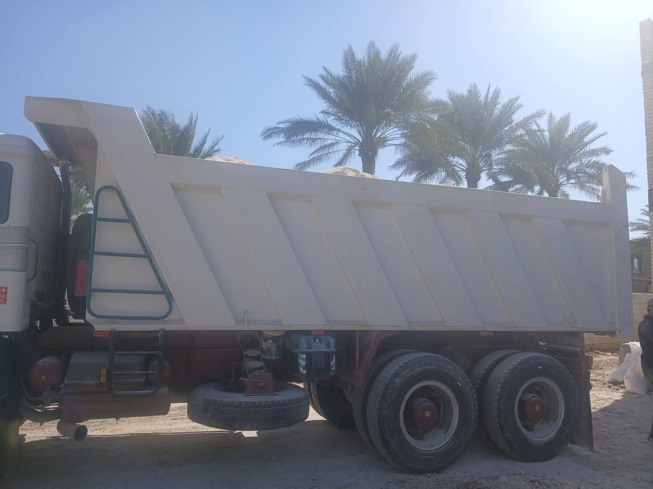 للبيع بدي تفصال جديد ابيع كامل الو بس الصندوك بدون دبل شاصي شغل درجه اولى السعر الاتصل***********
