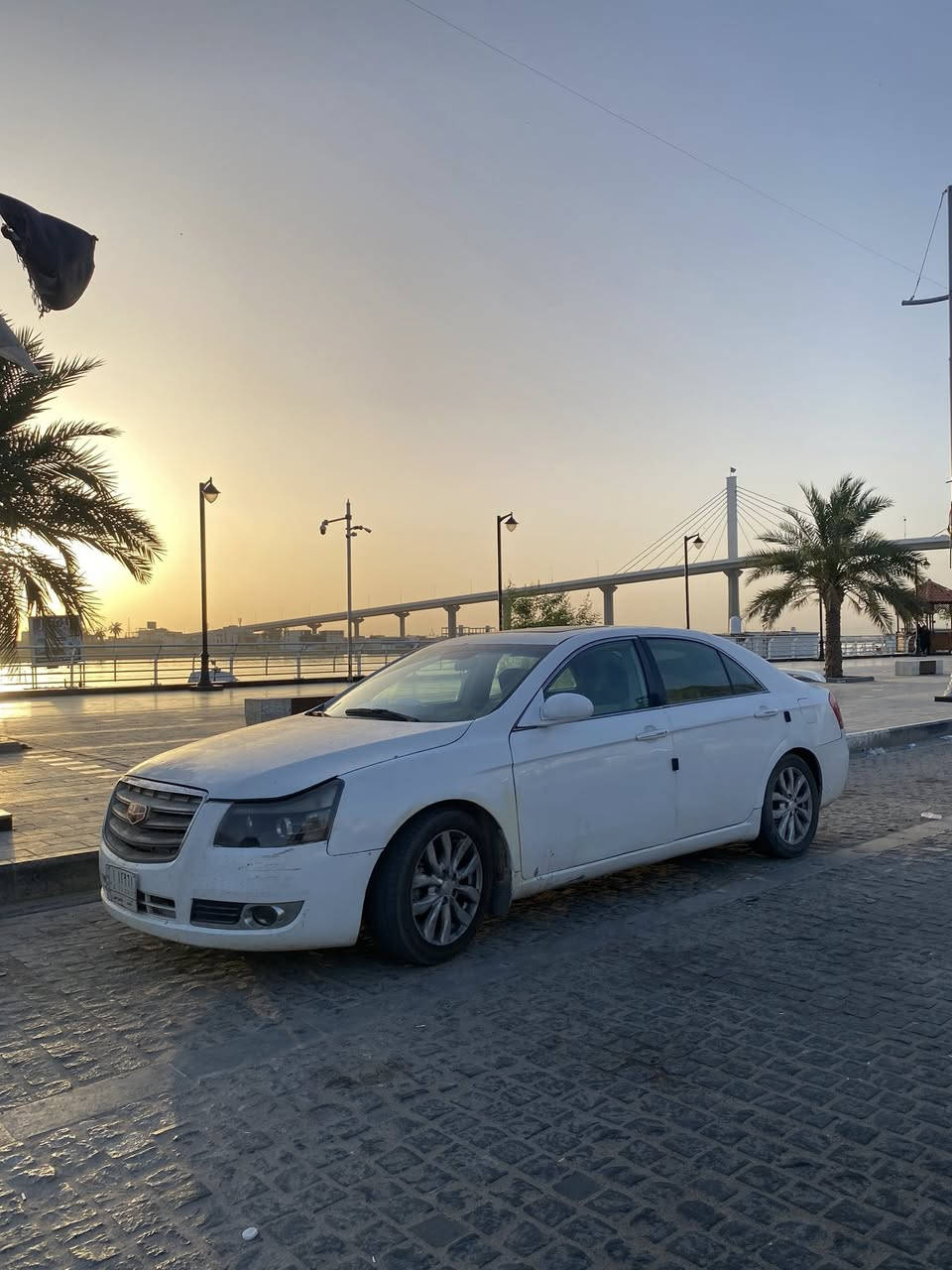 63 وبيهة مجال
جيلي Emgrand EC8 موديل 2013 

السنوية: نافذا

السيارة باسم ولد من ديوانيةوالتحويل ثاني يوم مباشرة.

المحرك: ميتسوبيشي (Mitsubishi) بحجم 1800 متصرف بنزين

خزان الوقود 70 لتر تقريبا وتتقبل بنزين العادي

ناقل الحركة (الكير): أوتوماتيك مع نظام سبورت (Sport Mode) للتحكم اليدوي.

سستم سماعات: نظام صوتي متكامل  توزيع محيطي (أمامي وخلفي وسماعة خلفية عميقة والتحكم بالصوت من الشاشة)

الشاشة: شاشة أندرويد نوعية راقية + كاميرا خلفية + حساسات خلفية.

الكشنات جلد بلاد مغلفة بالكامل بحافظات كشنات 

السقف: فتحة سقف 

التبريد قطعتين (أمامي وخلفي) فقط نقص غاز بيها 

الواقيات الشمسية حجم كبير

التحكم: جامات كهرباء (درجتين) + قفل مركزي وأمان للأطفال + مري كهرباء مع إشارات وشطف يدوي.

التنبيهات: تنبيه مسافة (حساسات للخلف) + تنبيه حزام الأمان( للسائق) + تنبيه السرعة حسب طبيعة الشارع+ تنبيه الأبواب + تنبيه نظام سرقة

كل الأزرار والدكم شغالة، صندوق واسع 500 لتر، بردة خلفية، تكايات وسطية. لامام والخلف وبها حاملات اكواب وجيوب خزنة متنوعة وذكية بنظام الضغط ( السبرنك) تفتح وتغلق + سبير بالصندوق 

السعرالمطلوب 63 وبيهة مجال مجال 

مكاني البصرة الجبيلة شارع السايلو. باقي تفاصيل 

***********1
