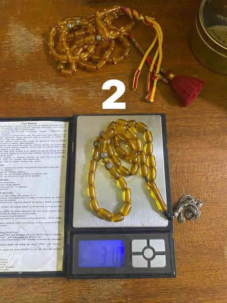 متاح سبحتين سندلوس الماني قديم چراخة بيت عنوز
1_ 33 حبه + فواصل 2 الوزن 23 غرام السعر 100 الف
چراخة السبعينات 
2_ 41 حبه + فواصل 6 الوزن 31 غرام السعر 125 الف
چراخة الخمسينات
مكاني ناصريه مركز حي اور *********** واتساب
