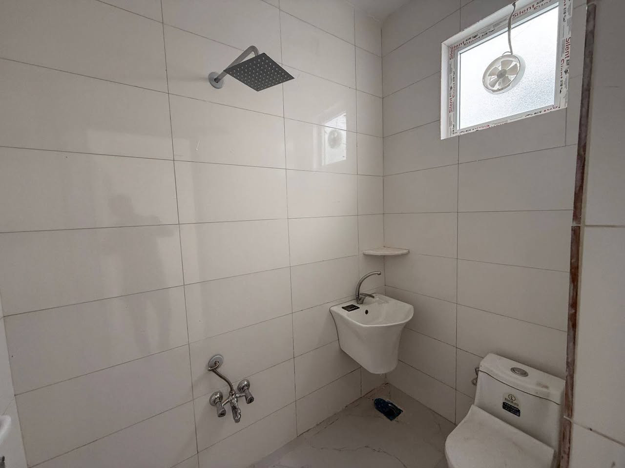 #دارللبيع حي فرمانبران 

#المساحة  125+125 متر  فلات 

#يتكون من ٤ غرف و ٢هول و استقبال   ٢مطبخ و ٤صحيات 

#طابو  يسجل مباشر باسم كل عراقي 

#السعر 8 دفتر و 60 ورقه و مجال 

#للاستفسار https://t.me/aqaratalshmal
***********
***********
