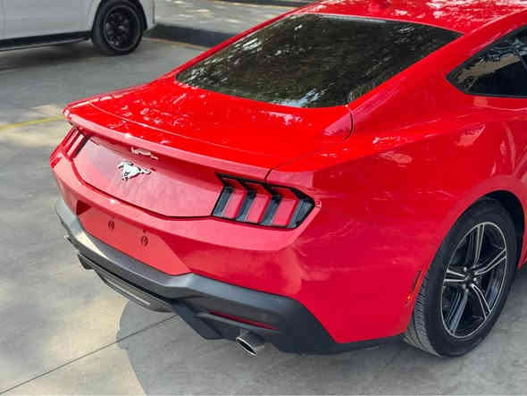 Ford mustang 2024 
السيارة بيها ٢ قطعة صبغ باب و جملغ الارباك مال دكمة طاك 
السيارة ماشية : 10000 mi
السعر : 27500$  
الهاتف : *********** دهوك
