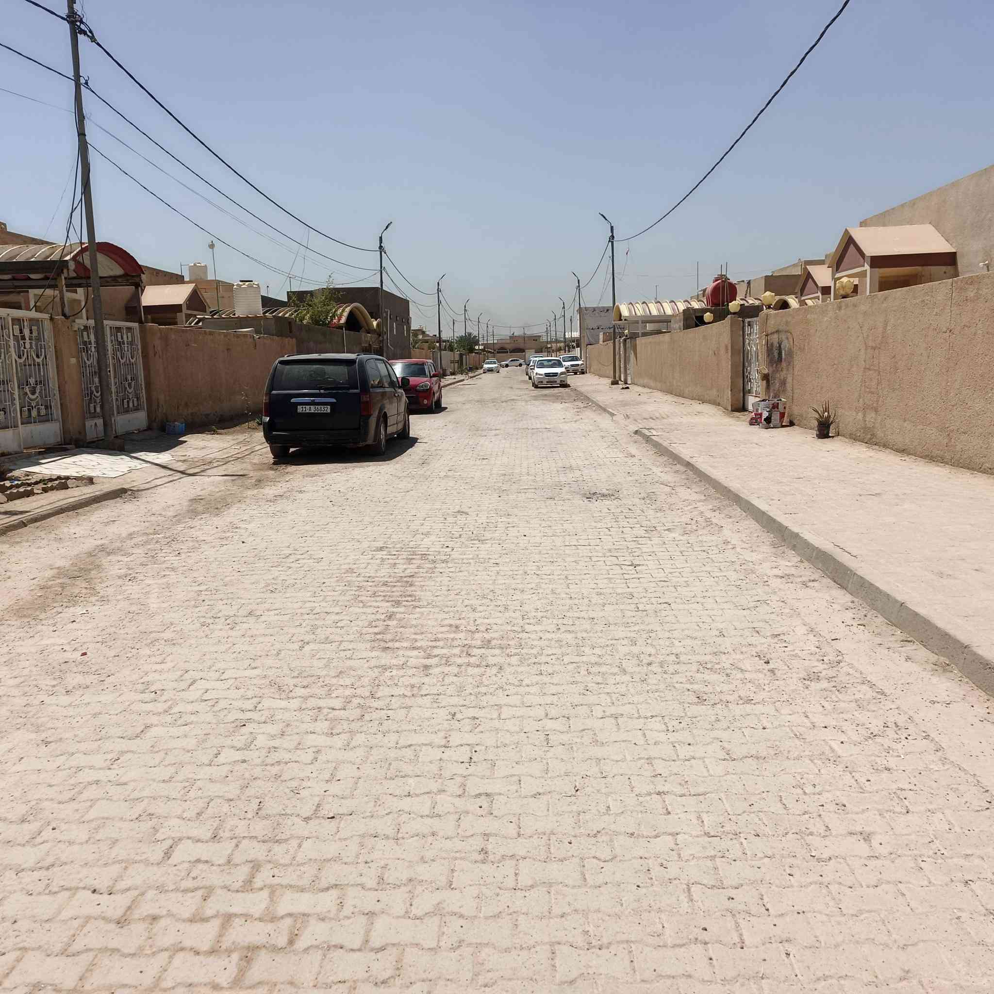 سلام عليكم الدار البيع مجمع العباسيه السكني300متر
غرف2
صاله 
ستقبال
مطبخ
تخاريج دخليه والخارجيه غير مكتمل 
البيت عل مصرف العقاري 
الاتصال على الرقم ***********
واتساب او تصال عادي
