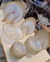 سيت مواعين • ٣٣ قطعة • إطار ذهبي