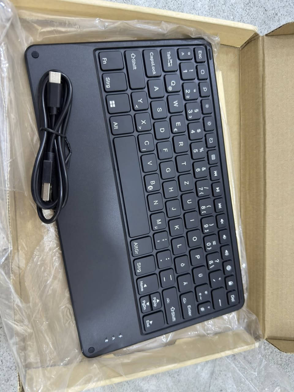 كيبورد اصلي جديد كبس متوفر قطعتين
بيه اضائة RGB شحن تايبسي بلوتوث 
سعر القطعتين 12 الف


**إذا كنت صاحب هذا الإعلان وتريد حذفه لأي سبب، رجاءا أرسل رسالة إلى الدعم الفني**