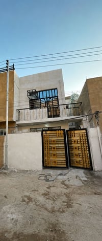 دار جاهز للسكن مساحه 50 طابقين يبعد عن التبليط 10 امتار تقريبا  الزعفر...