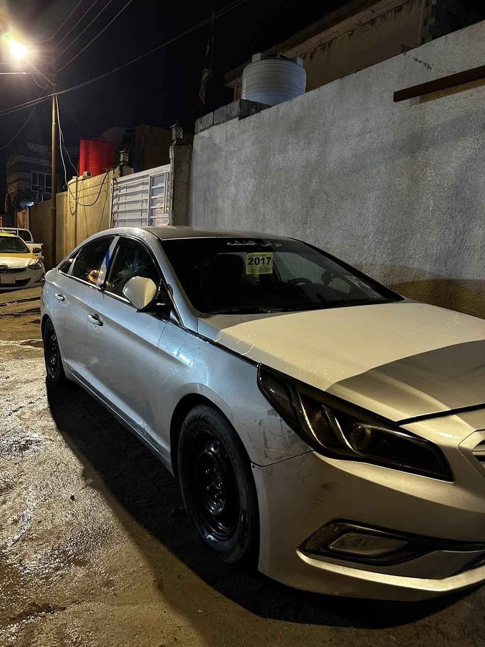 السلام عليكم مرخصه الادمن المحترم هونداي سوناتا 2016 (وار أمريكي ) مكينه (2400) السياره نضيفه وأحلى من الصور تحكم ستيرن تخم تاير جديد تبريد ثلج (حادثه جاملغ وبنيد ) 
وبيه قطع صبغ فقط بدون حادث صبغ فقط السياره خطين بانزين وغاز 
مكان السياره البصره ابي الخصيب 
السعر 103 وبيه مجال بيع مستعجل 
رقم الهاتف ***********
