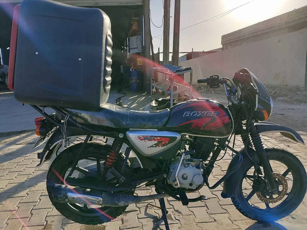 دراجه بوكسر مديل 22 رقم انكليزي باسمي للبيع 
محرك نضيف صوت ناعم دراجه ناعمه تخبل وجاهزه للشغل 
لايت زنون ⚡
كهربائيات مفوله 
مرقم انكليزي باسمي تحويل ثاني يوم شرط 
سعر 2200 مليونين وميتين الف 
لتواصل خاص 
***********
