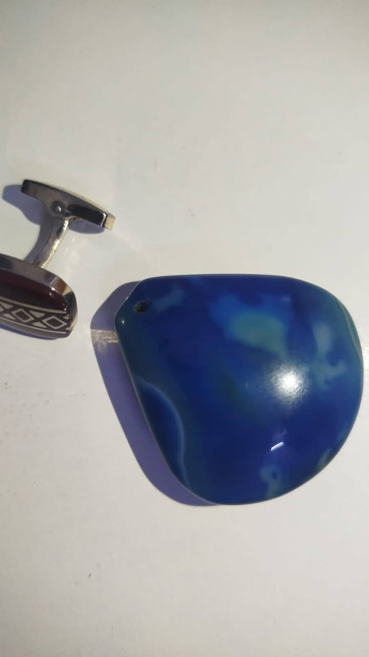 حجر طبيعي مشقوق من المنتصف معروض للبيع
بغداد *********** واتس اب فقط
