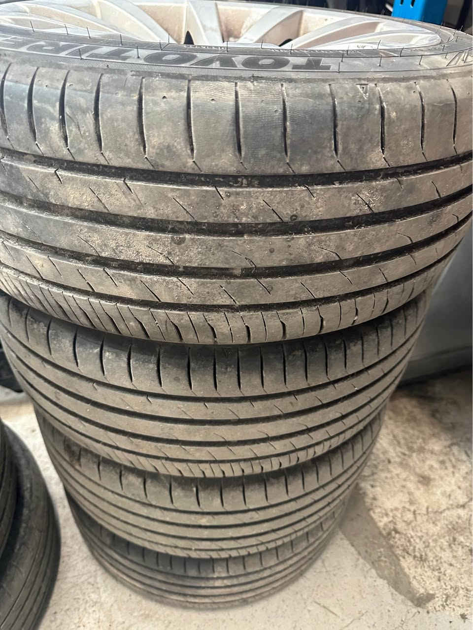Säljer ett komplett set original BMW alufälgar med monterade sommardäck.

✅ Original BMW-fälgar
✅ 17 tum
✅ Däckdimension: 225/45 R17 94V
✅ 4 kompletta hjul
✅ Mönsterdjup 5,5-7mm

Fälgarna är i bruksskick med normala repor och märken från användning, se bilder. Perfekta som sommarhjul eller extra uppsättning till din BMW. Södertälje, AB


**إذا كنت صاحب هذا الإعلان وتريد حذفه لأي سبب، رجاءا أرسل رسالة إلى الدعم الفني**