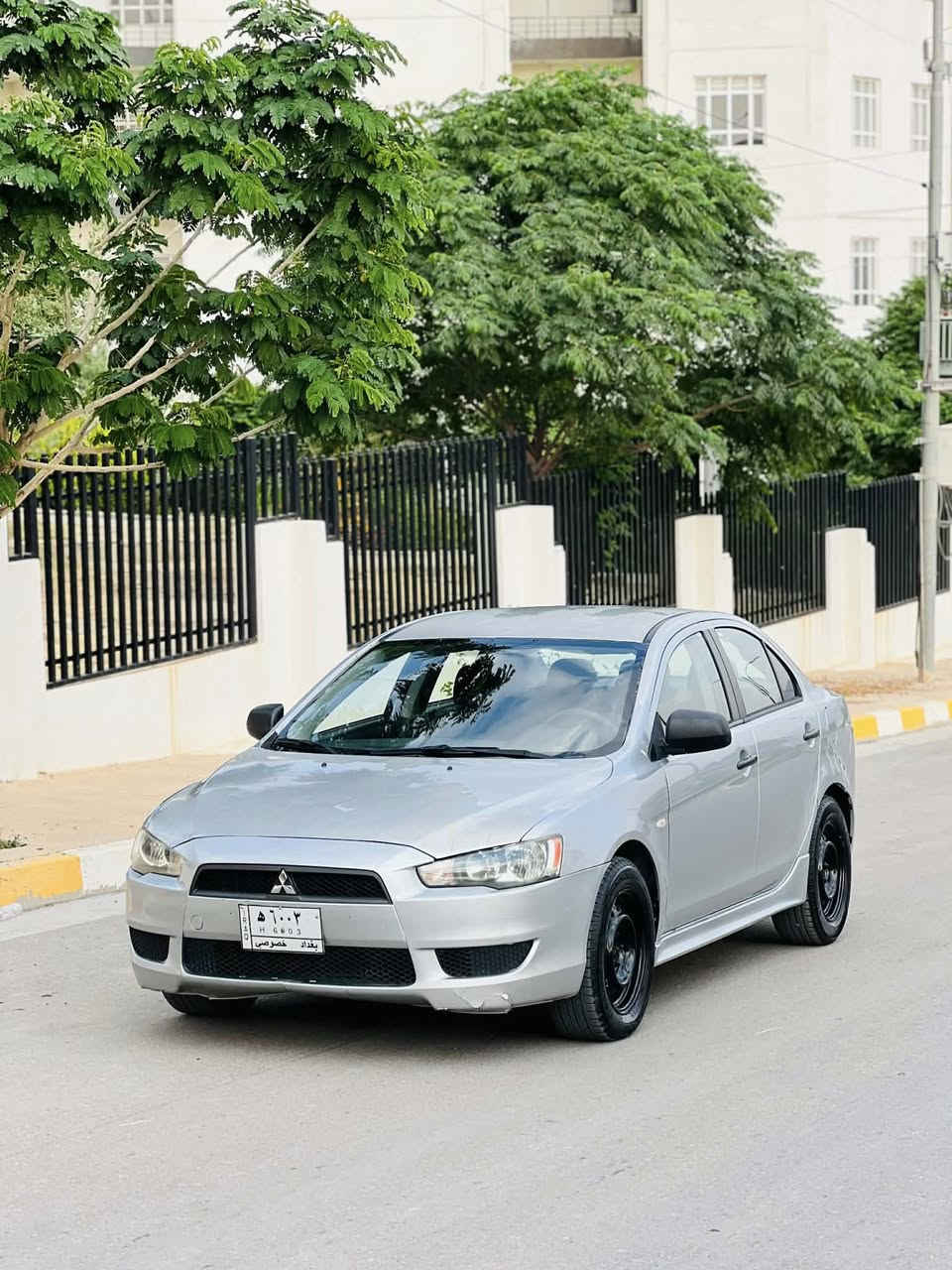 لانسەر بڕاوەیە مۆدیل2010 سەیارەک تابڵئ جوانە مەسرەفی نیە سەقفەکەی تۆزی کاڵبونۆی ھەیە لەگەڵ بۆنیدی لەدەربەنیخانم کۆدی ھەیە سەیارەکە   44گەلا مەجالئ برای تیایە ***********
