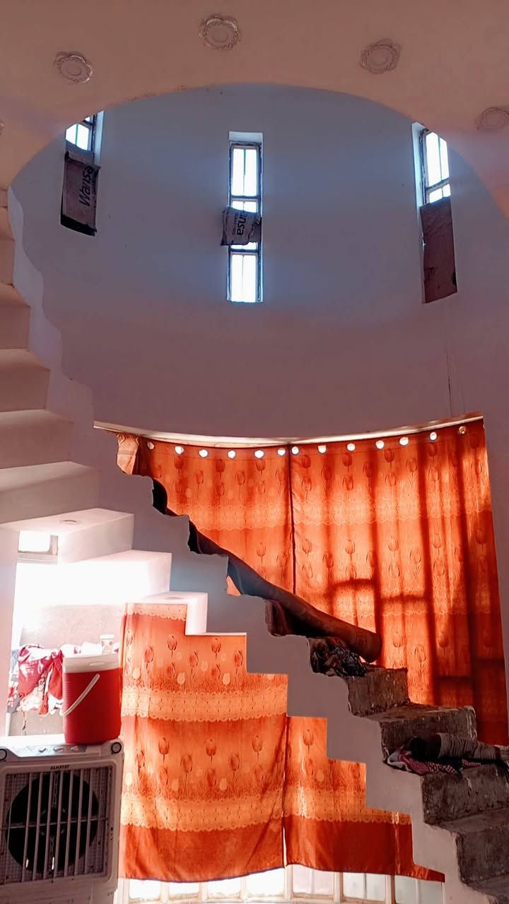 اللهم صلي على محمد وآل محمد
مكلف بالنشر  
بيت زراعي للبيع بحي الامير قرب شارع ٣٠ 
المساحة ٢٠٠ يحتوي علئ رباط كونكريت ارضي بناء طابوق بناء حديث ستقبال ٤+٧ غرف عدد  ثنين ٤+٥ صافي صالات عدد ثنين وحد ٤+٥
وثانية ٤+٦
مطبخ ٤+٥
صحيات داخلية وخارجية تطبيك سراميك جداري ورضي كامل
وارش رتفاع مترين
تئسيسات كهربائية وماء ومجاري درجة أولى والشبابيك والبوب حديد درجة أولى 
بوب صاج تسكام درجة أولى 
البيت جاهز من كلشي
الإتصال ولاستفسار علئ الرقم ***********
