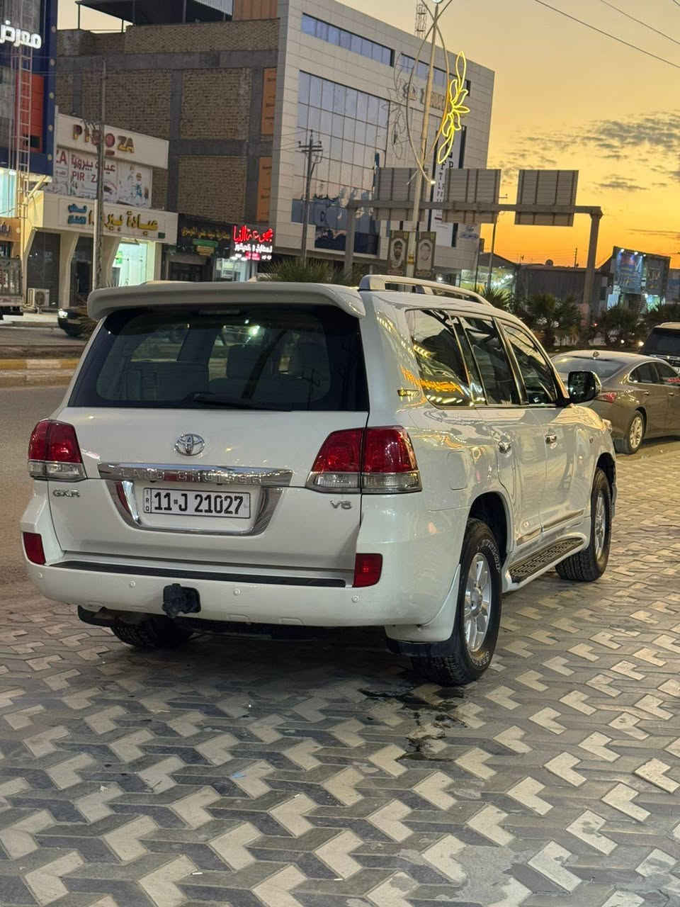 🚘 للبيع لاندكروزر 2011 🚘
✳️ اللون: أبيض
✳️ المحرك: V6
✳️ القير: أوتوماتيك
✳️ الوقود: بنزين
🔧 الحالة:
السيارة نظيفة 
مكينة ممتازة،
📄 الأوراق:
السيارة بسمي ومداور ثاني يوم 
الفحص حاضر،
الحادث الجاملغ الخلفي الايسر
💰 السعر: [٣٢٠ ]
📍 المكان: [الناصرية]
📞 للاتصال: [***********]
🔴 ملاحظة:  السيارة استخدام شخصي ونظيفة
للبيع او مراوس
