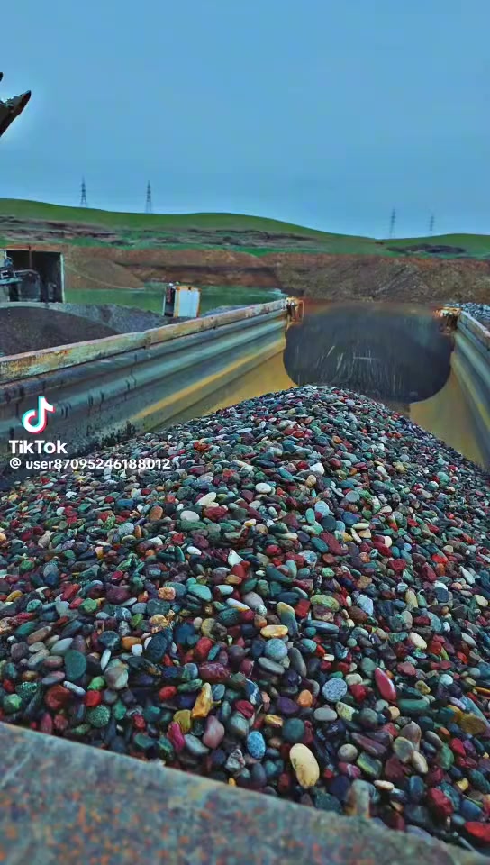 متوفر ايش بنته وشيش وبلوك رمل رمل احمر واسود وسبيس وحصو وجلمود انواع المواد متوافقه ***********
