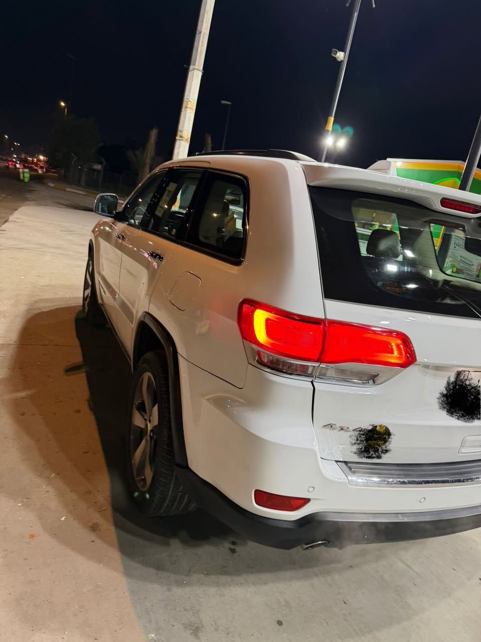 سلام عليكم 
سياره جيب 2014 خليجي 
ماشيه 110 فول مواصفات 
مكفوله كفاله بني رامه بصمه 
تشغيل عن بعد كشنات كهرباء
كشنات جلد باب خلفي كهرباء 
شاشه كأمره تحكم ستيرن 
كير ومحرك كفاله صدر أمامي و خلفي جديد تخم تاير جديد 
6 سلندر 2 قطع تبريد 
مكان السيارة بغداد البلديات 
رقم سيارة بغداد 
رقم ***********
السعر 228 وبيه مجال
