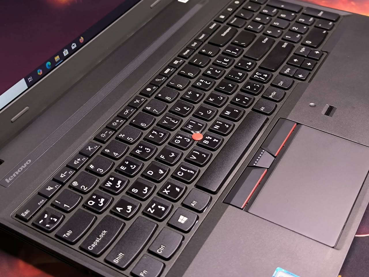 Lenovo thinkpad E560
Cori7-الجيل السادس 
رام 8GB
هارد 240GB SSD
كرت شاشه خارجي 2GB AMD
كرت شاشه داخلي 4GB
شاشه حجم 15.6 FHD 

هدايا ماوس مع حقيبة لابتوب وماوس باد والشاحن الاصلي 

السعر 300 الف 
توصيل متوفر 
واتساب ***********
