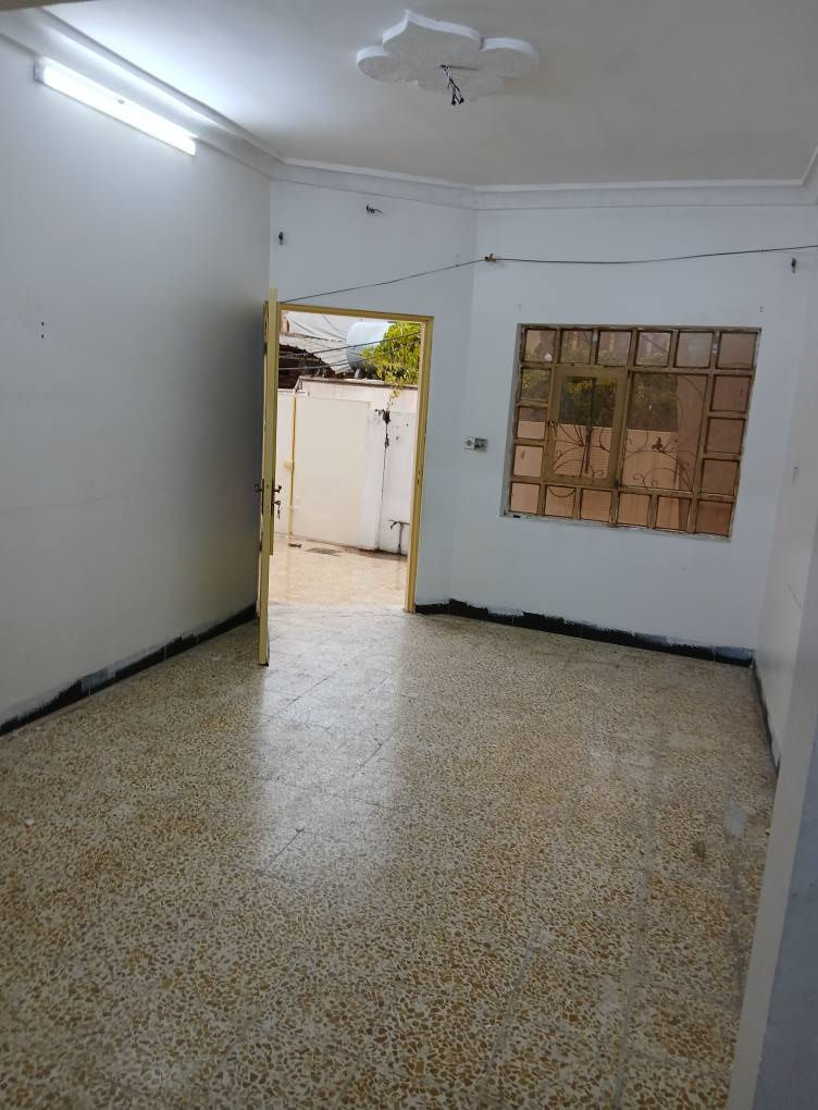 دار للايجار في الموصل حي الاندلس غرفتين نوم استقبال هول صحيات مطبخ كراج سعر للايجار 375 
***********/***********
