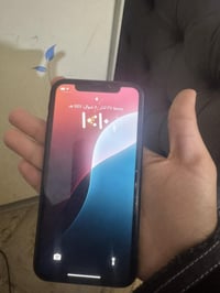 آيفون XR • ١٢٨ • شاشة OLED