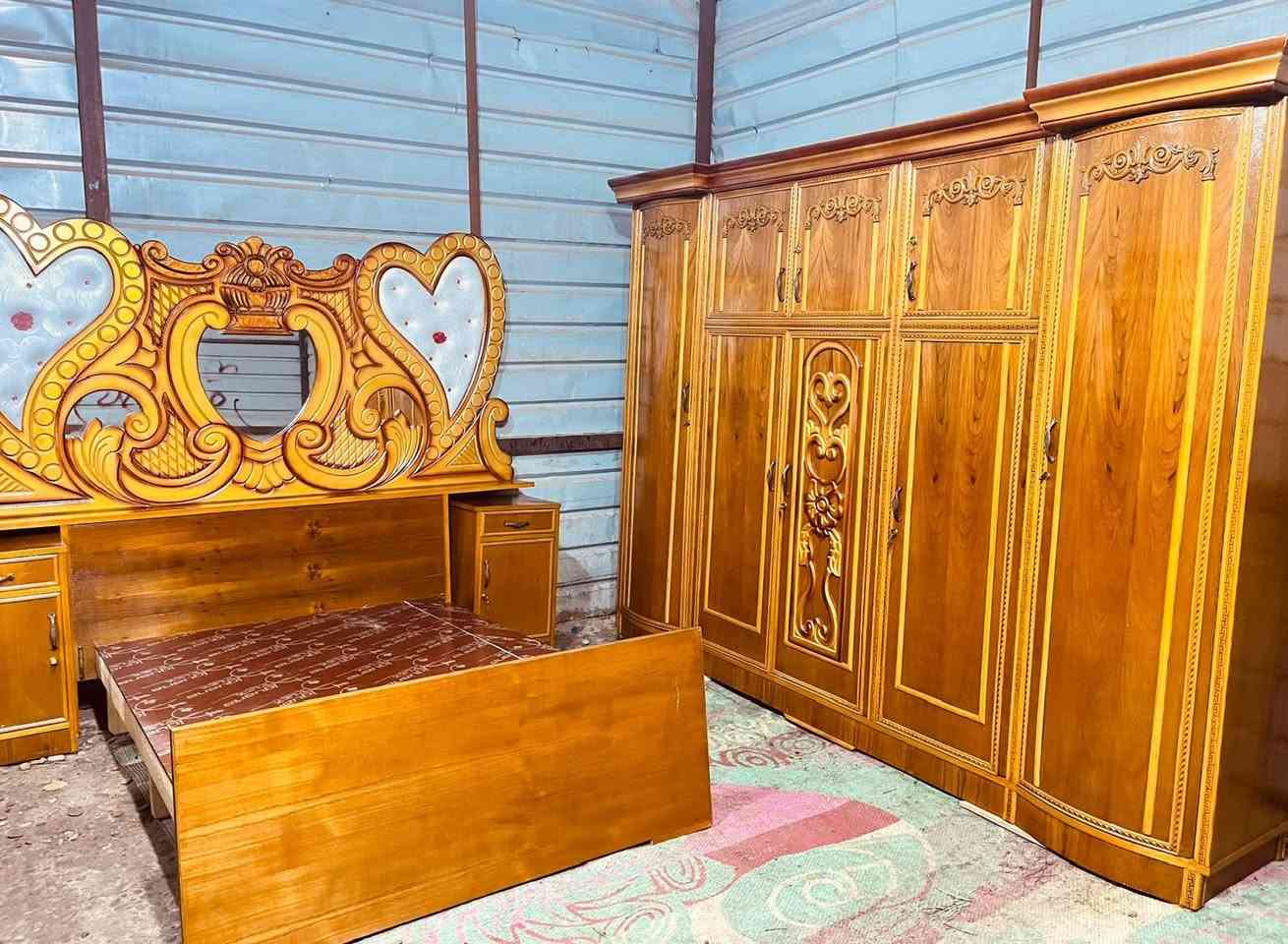 غرفه اخشاب للبيع خمس ابواب ملحق صاج داخل وخارج ضهر جرجوبه ضب براغي نضيف اخت الجديده استعمال كلش قليل زاويه كنتوريه السعر 650الاتصال على الرقم *********** بغداد متواجد واتساب وعندي توصيل بكروه
