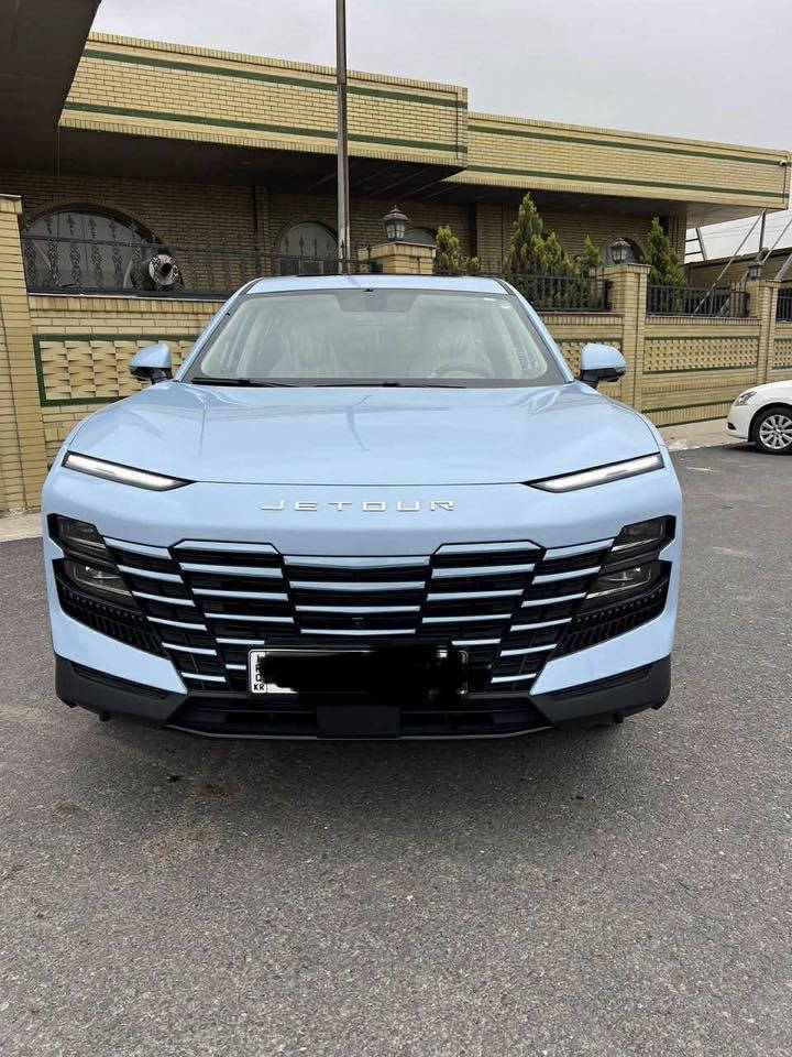 جيتور داشينج 2024 لاكجري اعلى فئه
بمحرك 1.6 تيربو
 * ماشيه 20.000 كم

 * مصابيح LED أمامية وخلفية

 * فتحة سقف بانورامية 

 * عجلات ألومنيوم مقاس 20 بوصة

 * مرايا جانبية بتحكم كهربائي

 * مقابض أبواب مخفية

 * باب خلفي كهربائي  الجنطه

الميزات الداخلية 

 * شاشة معلومات وترفيه لمسية كبيرة (حوالي 15.6 بوصة)

 * شاشة عدادات رقمية

 * شحن لاسلكي للهاتف 

 * مقاعد جلد

 * مقاعد أمامية بتحكم كهربائي مع تبريد وتدفئة 

 * نظام صوتي كامل 

 * تكييف هواء أوتوماتيكي ثنائي المناطق مع فتحات تهوية خلفية

 * إضاءة محيطية

أنظمة السلامة والمساعدة على القيادة 

 * وسائد هوائية متعددة

 * نظام ABS و EBD

 * نظام ESP للتحكم الإلكتروني بالثبات

 * نظام TPMS لمراقبة ضغط الإطارات

 * كاميرا 540 درجة

 * حساسات أمامية وخلفية

 * مثبت سرعة متكيف

 * نظام التحذير من مغادرة المسار 

 * نظام مراقبة النقطة العمياء 

 * نظام التحذير من الاصطدام الأمامي

السعر دزلي على الرقم ودلل 

***********
