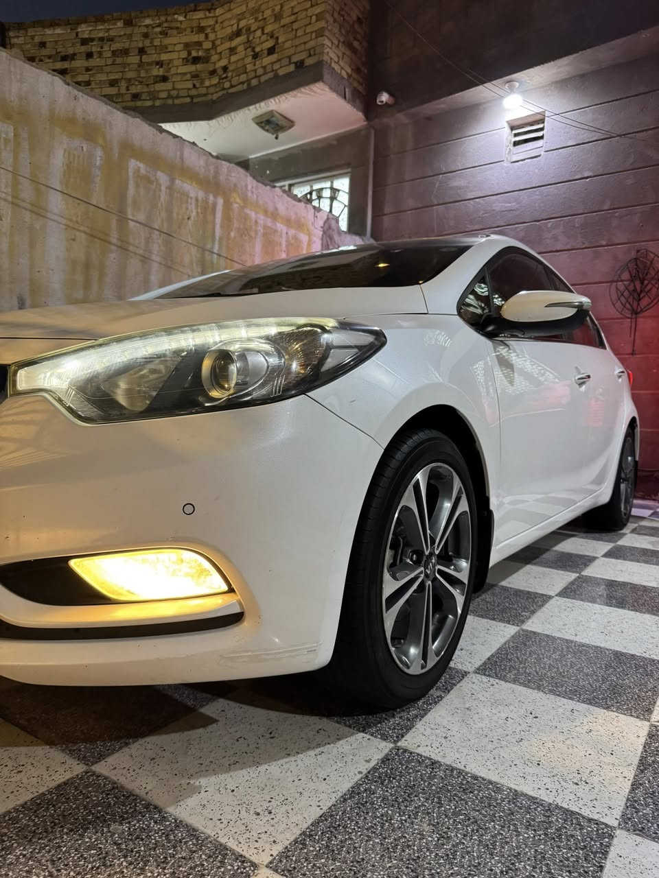 السلام عليكم سيراتو 2013خليجي. كفاله عامه صبغ وتبديل وضربه ومحرك 1600مامفتوح دوش سيارة جاهزة مكينه كير  وحدادة وتبريد وتدفئة تخم تاير فول مواصفات تنته  حساسات اماميه وخلفيه تحكمات جهتين لايتات لد بك  لايتات لد  ويل كب كروم مرايات كهربائي رقم أربيل دولي سنويه 2028 عنوان  بصرة ***********
