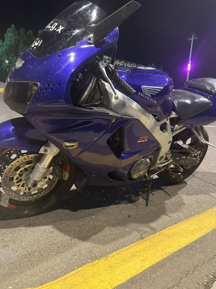 لسلام عليكم 
CBR 919Cc بدون أوراق مكاتبه  فقط  للبيع فقط 
دراجه شلعه تخبل ادامه كامله عليها كابرترات جدد بلكات جدد دراجه خير من لله  ربع ماتصرف عليها كفرات كامله كير مكينه خير من الله 
مكينها مفتوحه  لا بخار ولا تنقيص مفتوحه ومشتغليها. شغل درجه اوله  حماوه تنسهاها متعبر لنص ب معدل ربع  
سعرها1500 وبيها مجال للشراي عنوان واسط عزيزيه 
وقم لهاتف ***********
