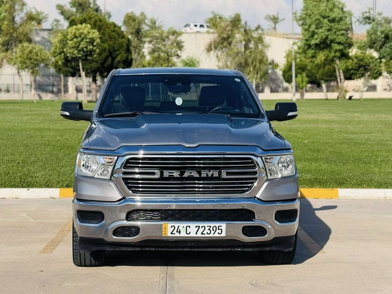 السلام عليكم 
دوج رام  موديل 2024 .V8
باب طويل بودي قصير مرغوب 
مواصفات Laramie 
فول معده فتحه 
ضررها موضح بل صور . ايرباك فقط تكمه طاك 
بجم كةبس برغى ممفتوح 

السعر   235$ و مجال 

مرقم جاهزه سنوى لل 2031 
بصمة . شغال 
رادار اوتوو استوب . Stop auto
كشن جلد + هيتر ♨️+ بارد ❄️ 
كشن ميمورى 
فول ويل 4/4 
استرين هيتر 
ماشيه 36 الف ميل 
سمعات ماركه Alpine
ليت خلف ليت 
سياره بدون نقص
عنوان اربيل 
*********** واتس موجود
***********
