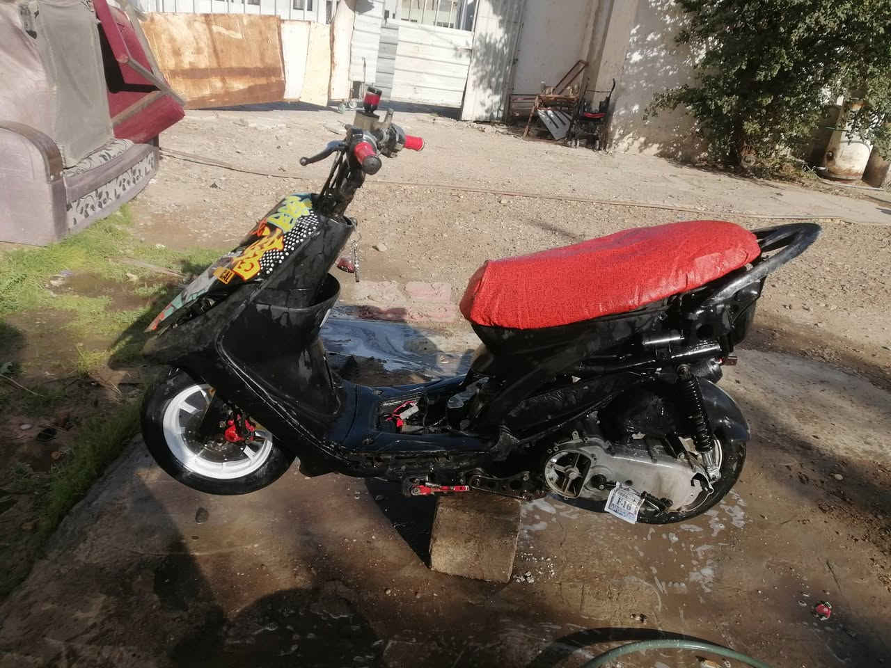 دراجه ماكس عدله دراجه شغاله نكره نص هندر سلف شغال بس دكمه عاطله بوشه ٥٥ مكاني ساحت عدن الحريه السعر ٣٥٠ الرقم ***********
