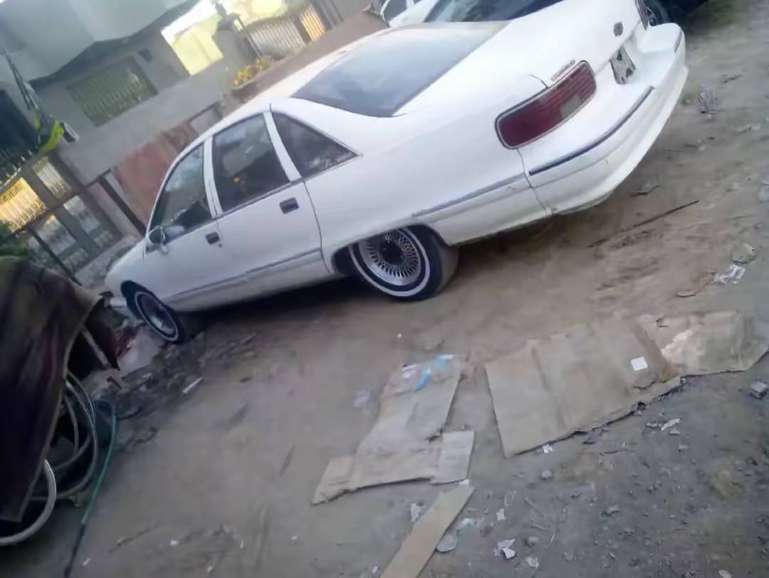 السلام عليكم شباب سياره للبيع دولفيبن موديل 95كهربايات كله شغال تخم تاير جديد رقم انكليزي كربلاء سنويه ال28 خصوصي بسمي السياره خير من الله السعر35وبيه مجال كير مكينه البلاديه مكاني بابل مامتواجد على الفيس هذا رقمي الاتصال فقط ***********السياره مال واحد مستعجل على البيعه
