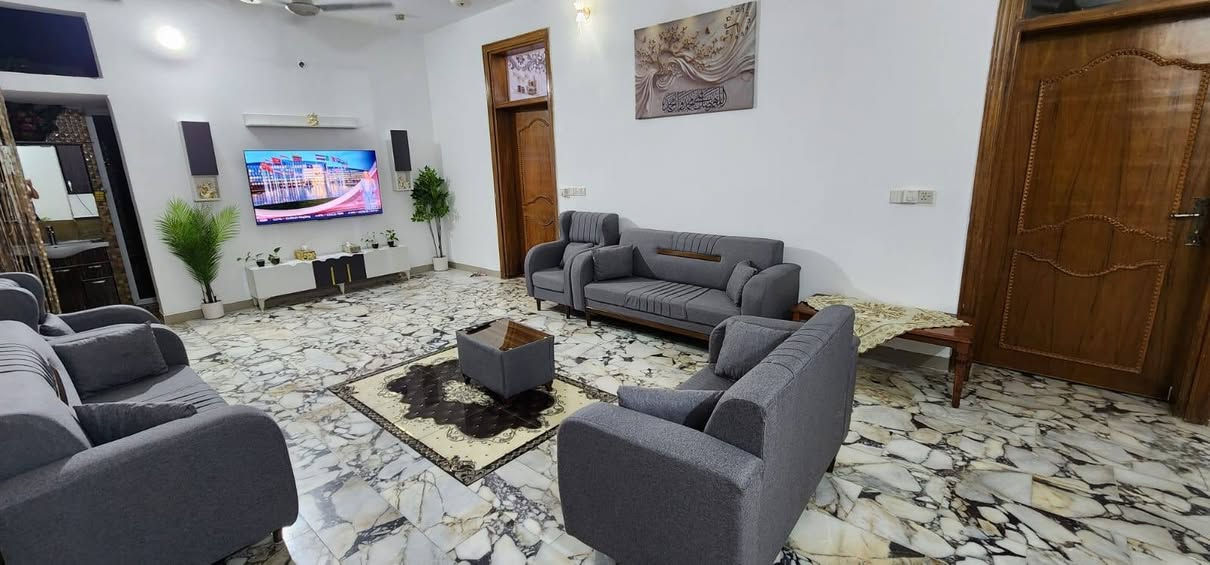 السلام عليكم عندي تخم جديد صار كم يوم اشتريتة تخم عراقي رصاصي وياهن 8 كوشات وطبلة وسطية والارجل خشب السعر 600 والاتصال على هذا الرقم ***********
