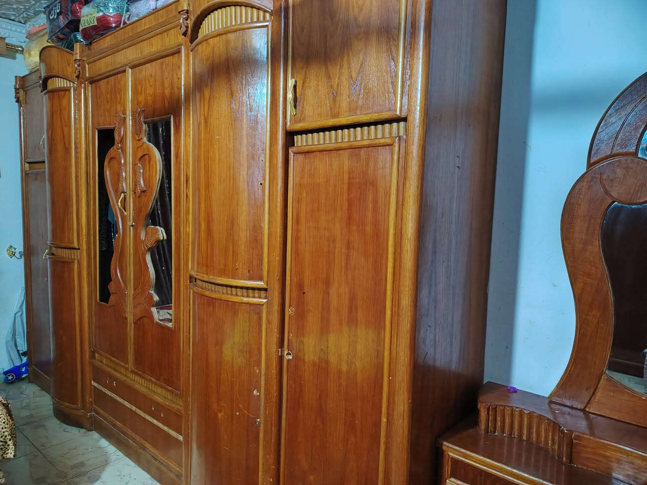 متاح غرفه خشاب طابقين كامله مثل ما شوف بصوره سعر مليون او ميه بيه مجال قليل ***********
