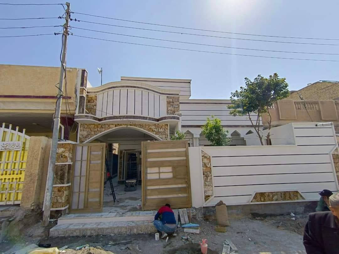 السلام عليكم اني صباغ وجهيات داخل وخارج وشبابيك سحبات فوم نواع صبغ نشتغل سعار مناسبه  ***********
