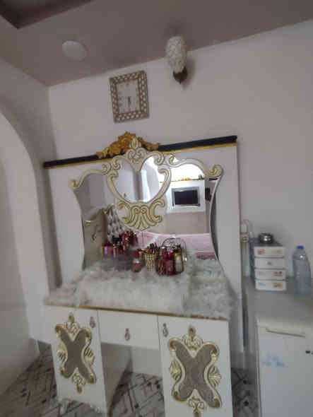 غرفه تركي للبيع نضيفه بس بيها كسر صغير بل تاج سعر مع الدوشك 550الف ومجال قليل مكان حي العربي ***********
