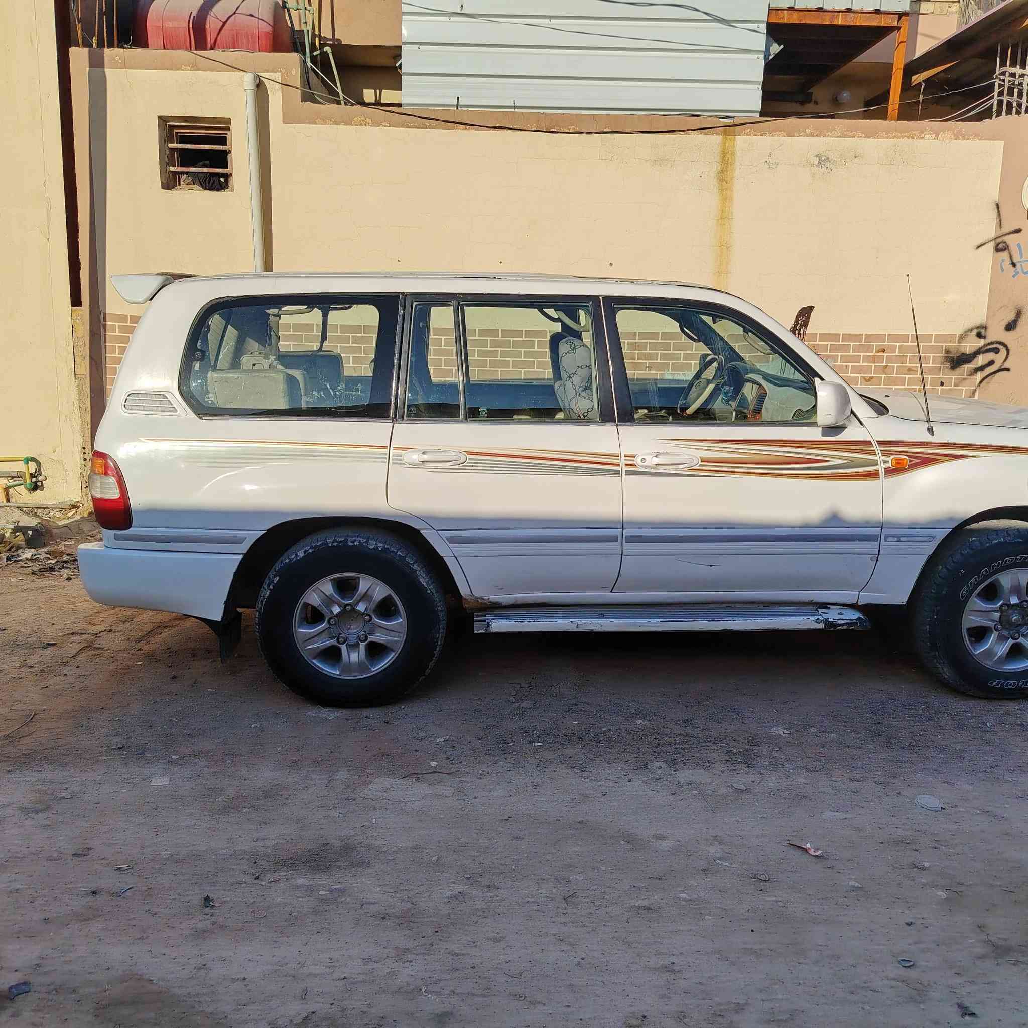 لاندكروز موديل ٢٠٠٧ أصل فول مواصفات 6سلندر كير اوتماتيك ثلاجة فتحه 3قطع تبريد دفلك فور ويل شغال فتحه رقم بصره/العنوان نجف السعر١٣٠ وبيه مجال/***********
