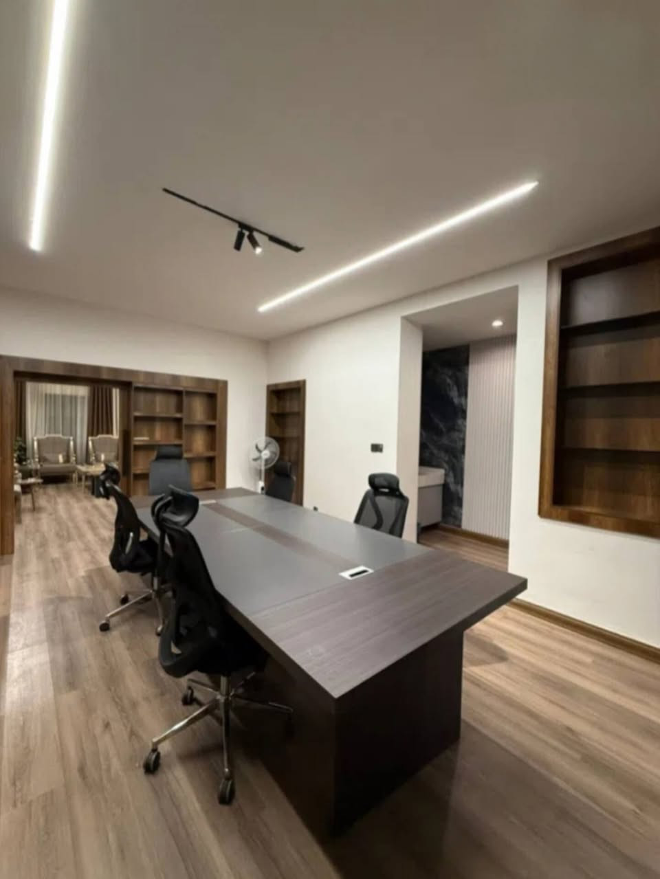 شقة ارضية تجارية للايجار 

الموقع/ الحارثية  

المساحه/240م
واجه 10 ونزال 24

المواصفات 
طابق ارضي معزول عزل تام 
مدخل خاص 
3غرف نوم 
2حمام
مطبخ 
صاله 
كراج سيارة واسع
شقة تجارية بحت
$سعر الأيجار الشهري/2,500

تجاري/0778440608


**إذا كنت صاحب هذا الإعلان وتريد حذفه لأي سبب، رجاءا أرسل رسالة إلى الدعم الفني**