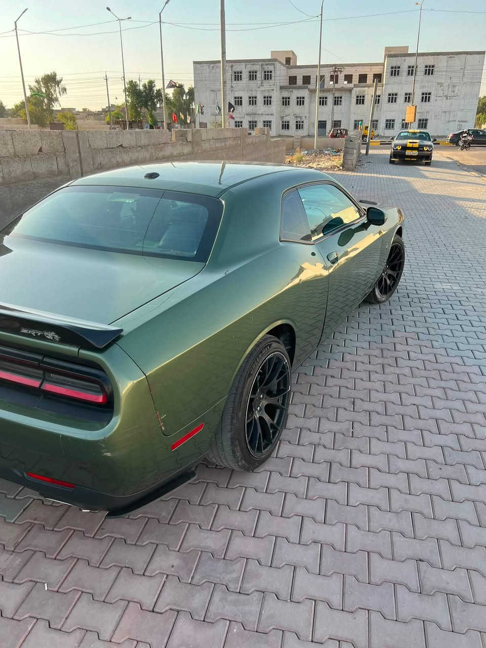 السلام عليكم جالنجر 2019 Sxt 
 ( لون مميز )
مواصفات معروفه بصمه تشغيل بصمه ابواب تشغيل عن بعد لد نهاري 
محرك 3600 مكفول محرك وكير 
ماشيه 47 الف سياره ممتعوبه ونضيفه 
صدر جديد تخم تاير جديد سياره جاهزه 
رقم بصره الدولي بسمي بي مكان تحويل 

مكاني بغداد    / *********** 
السعر 150 وبيه مجال بصيط@
