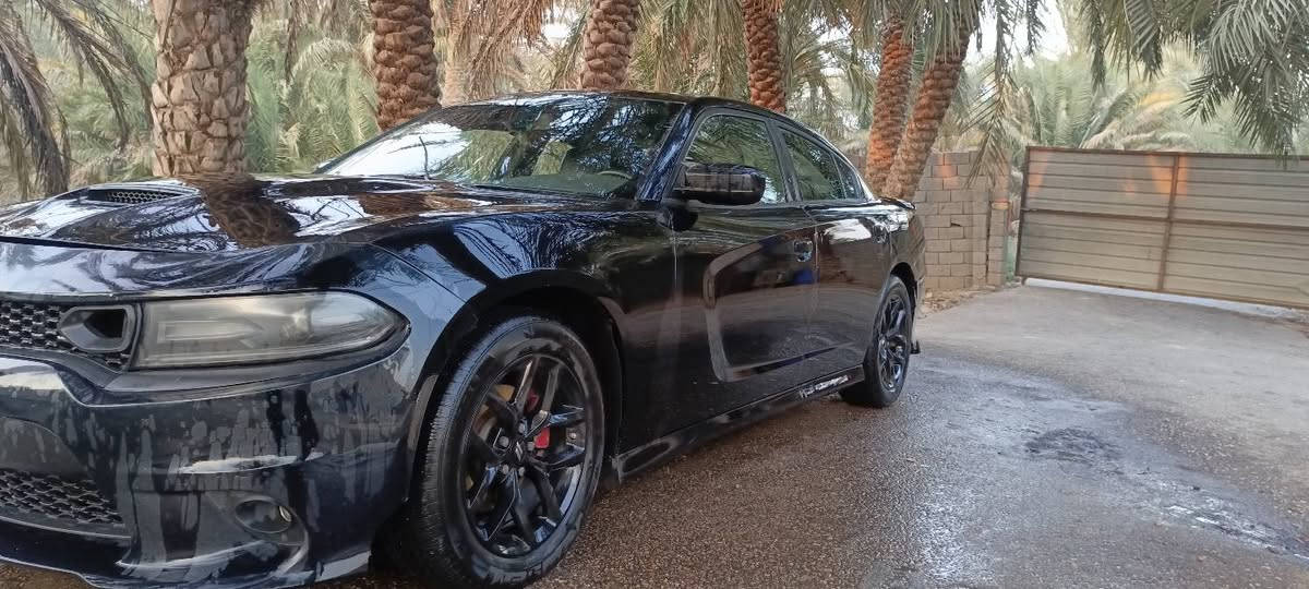 سلام عليكم جارجر للبيع موديل 18لون اسود وارد امريكا حادث سرقة مكينة وقبق جنطة مواصفات شاشة كامره خلفيه حساس خلفي تحكم ستيرن بصمه وتشغيل عن بعد ويل وتخم تاير جديد مكينة 3600 سيارة كفالة خير من الله تحط كير وتطلع لشارع رقم تليفون ***********. خابر  وتدلل سعر 100 و 85.بيها مجال قليل لطيبين
