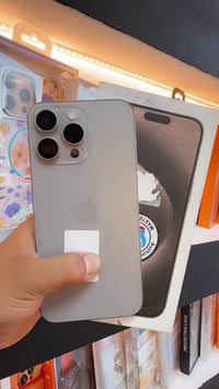 * ايفون 📲 15 برو ماكس  * لون تيتانيوم  مميز * بطاريه 🔋86 * ذاكره 256 *...