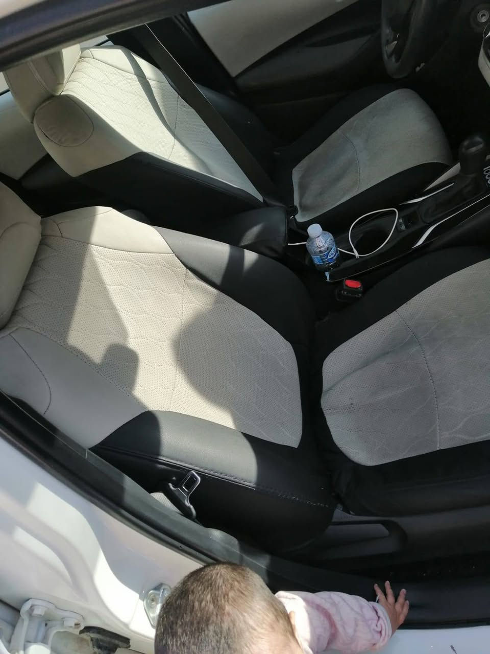 سلام عليكم 
كورله وارد أمريكي 
موديل 2021
ضرر خلفي مثل ما موضح قبق جنطه فقط 
رقم بغداد بسمي
مكاني بغداد حي جهاد 
سعر 155‹ وبيه مجال
تصال ***********
