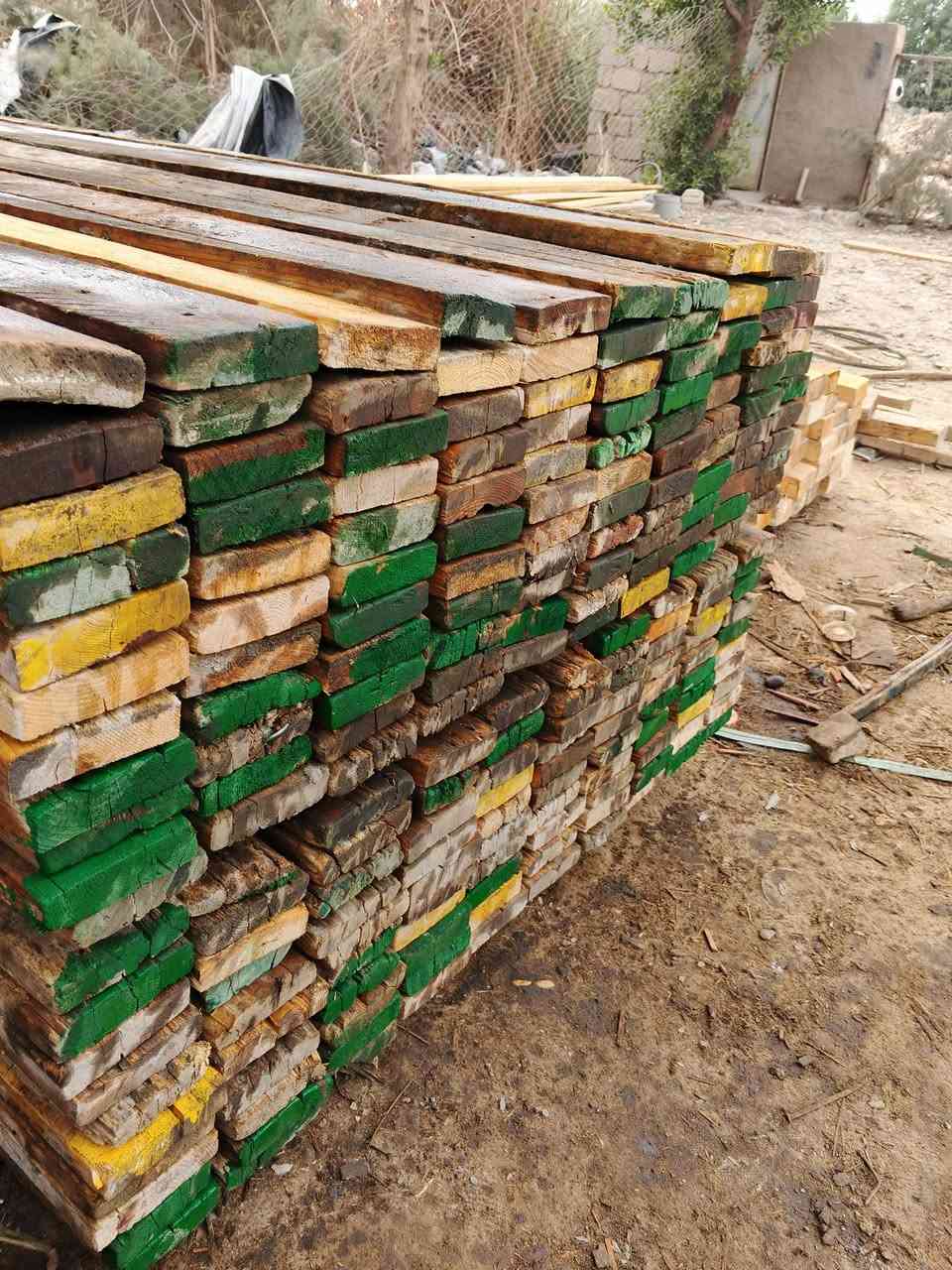 السلام عليكم 8 مكعبات لوح طول 4م انج تارس روسي ومكعب سير طول 3م العنوان حله شارع  80مجاور مؤسسة العين رقم الهاتف ***********
