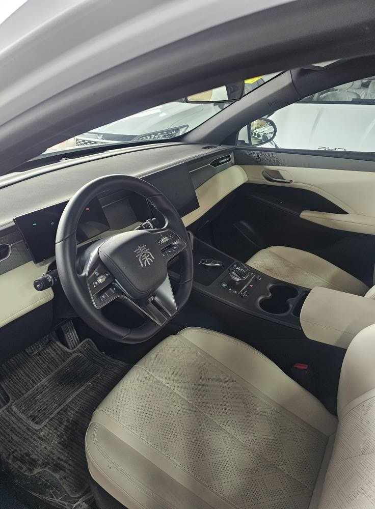 بي واي دي  BYD Qin Plus 2025.
ناو زەرد.تەنیا 5 هەزار ڕۆیشتووە.
مواصفات.کارەبایی و بەنزین و هایبريد.
بصمة شاشةوكاميرا ویل کەپ.تانکی گەورە 
2100 كم.دەڕوات.تحديدسورعه.لیدڤۆلیۆم 
سعر 120 ورقة   مۆبایل ***********
مکان أربيل معرض تۆپ کارس أربيل, العراق
